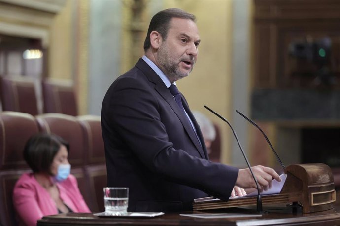 El secretario de Organización del PSOE y ministro de Transporte, Movilidad y Agenda Urbana, José Luis Ábalos, interviene en una sesión de control al Gobierno en el Congreso de los Diputados, a 23 de junio de 2021, en Madrid, (España). El pleno de este m