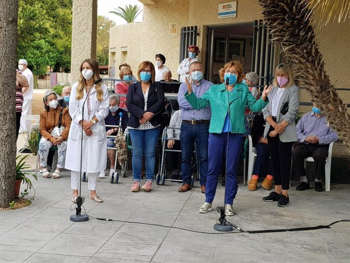 La consejera Marivi Broto visita la residencia de mayores de Borja