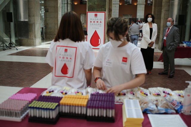 La Real Casa de Correos se convierte en un punto masivo de donación 