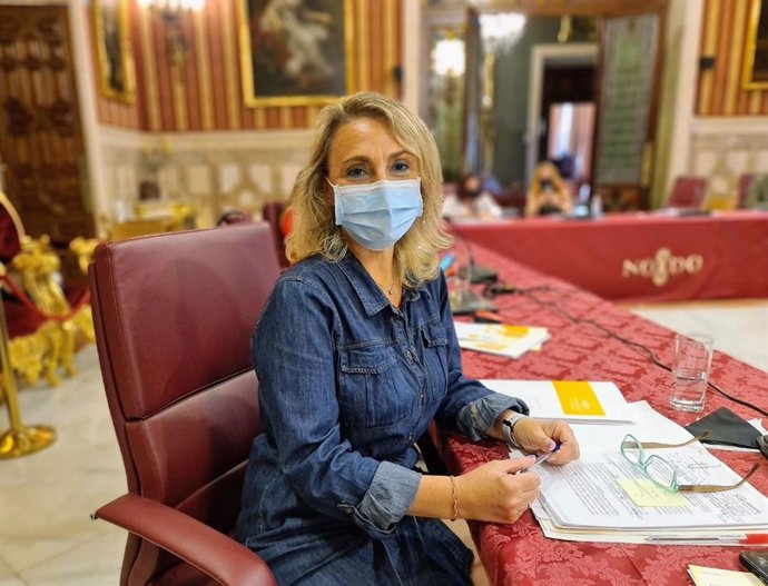 La concejal de Adelante Eva Oliva, en el Salón de Plenos, en foto de archivo.