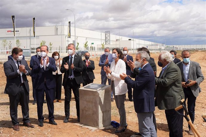 La ministra de Industria, Reyes Maroto, y el presidente del Port de Tarragona, Josep Maria Cruset, inauguran las obras de la PortTarragona Terminal Guadalajara-Marchamalo