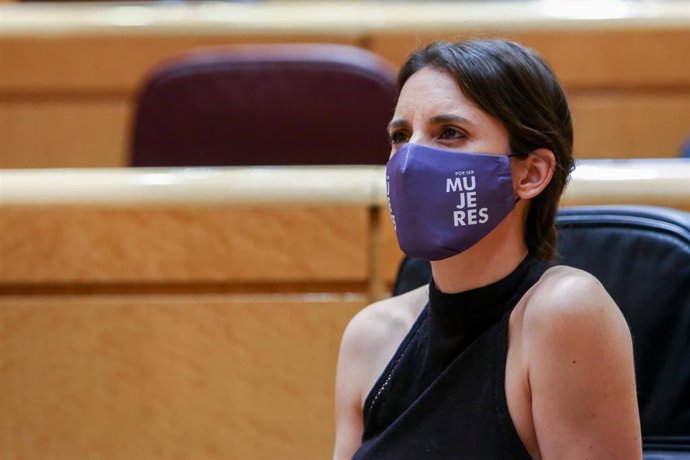 La ministra de Igualdad, Irene Montero, interviene en una sesión de control al Gobierno.