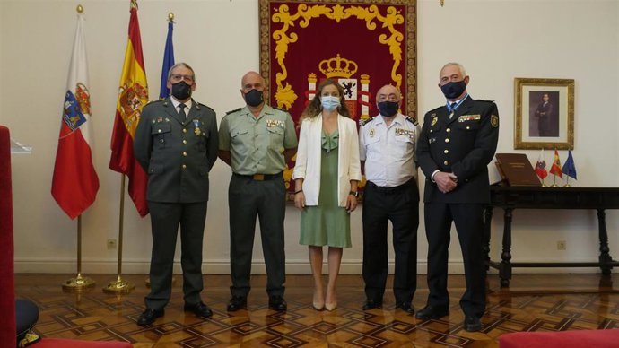 Imposición de condecoraciones a Héctor Moreno y Luis del Castillo