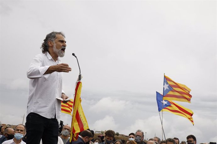 El presidente de mnium Cultural, Jordi Cuixart , interviene tras salir de la prisión de LLedoners, un día después de ser indultado por el Gobierno de España