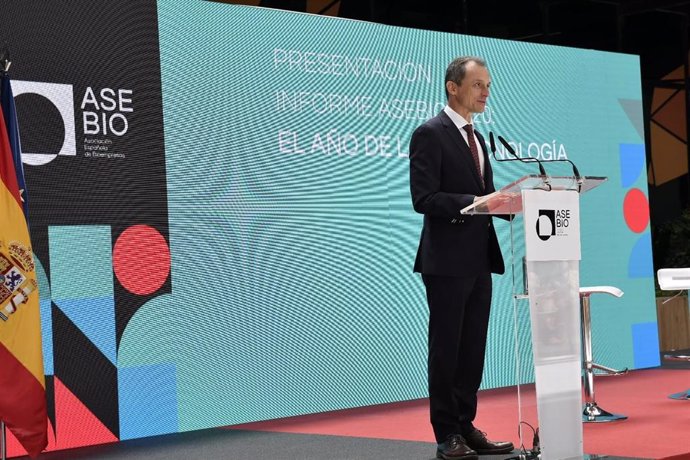 El ministro de Ciencia e Innovación, Pedro Duque, durante la presentación del Informe AseBio 2020