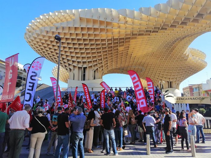 Marcha de CCOO durante la huelga en CaixaBank celebrada el 22 de junio de 2021