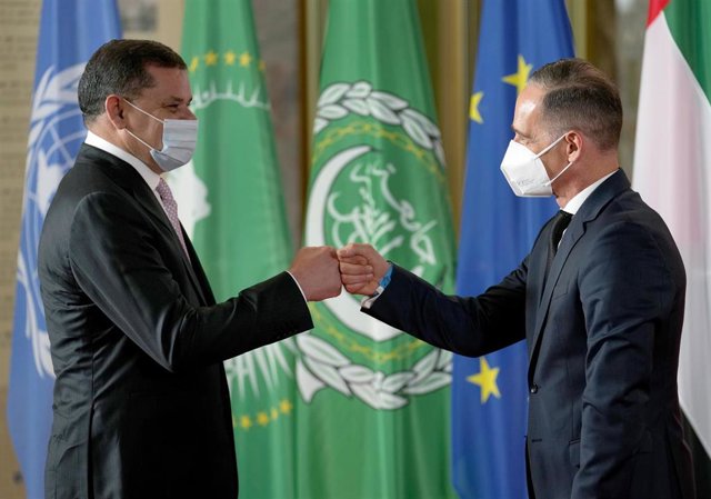 El ministro alemán de Exteriores, Heiko Maas, recibe al primer ministro de Libia, Abdul Hamid Dbeibé, en la Segunda Conferencia de Berlín sobre Libia