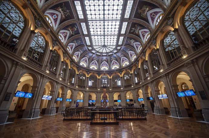 Instalaciones del Palacio de la Bolsa de Madrid, a 18 de junio de 2021, en Madrid, (España). El Ibex 35 ha iniciado la sesión de este viernes con una caída del 0,68%, lo que ha llevado al selectivo a situarse en los 9.133 enteros a las 9.01 horas, en un