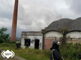 Incendio en una nave abandonada en Siero