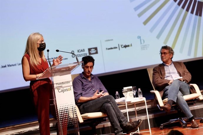 Del Pozo celebra la "buena salud" de la edición en Andalucía en el Encuentro de poetas Vandalia Cien