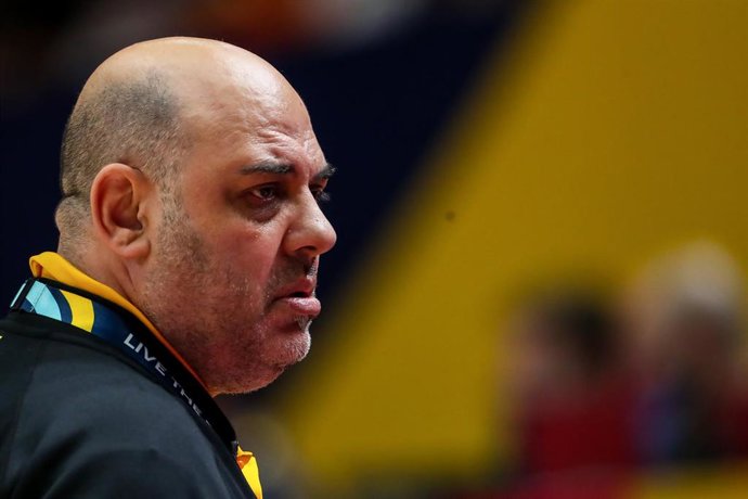 Lucas Mondelo dirigiendo a España