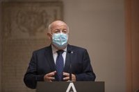 Andalucía critica la nueva regulación sobre las mascarillas: "No hay evidencia de que en el bolsillo sea efectiva"