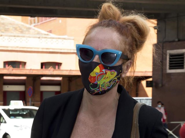 Rocío Carrasco, de incógnito con gafas de sol y mascarilla