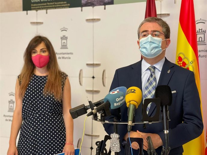 Los concejales Rebeca Pérez y Jesús Pacheco