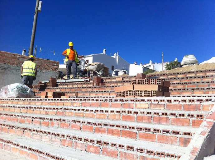 Archivo - Obras, obreros, albañil, trabajo, Málaga 