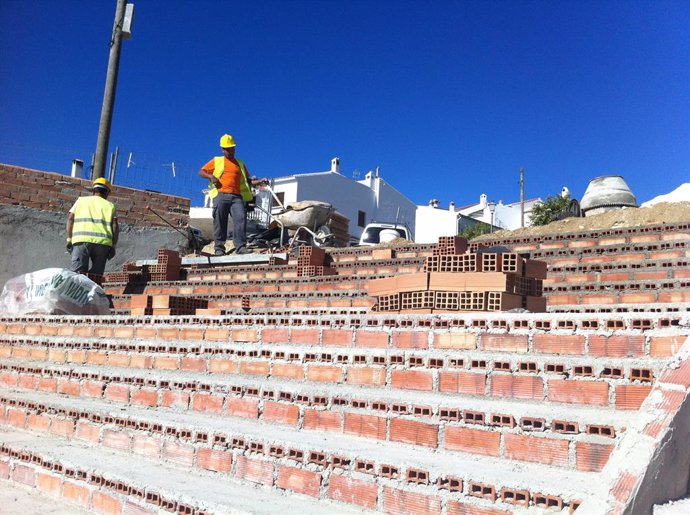 Archivo - Obras, obreros, albañil, trabajo, Málaga 