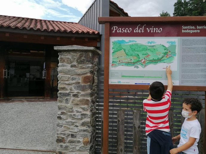 Archivo - Turismo rural en 2020 en Cangas del Narcea