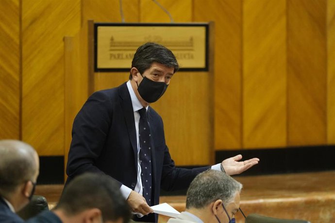 El vicepresidente de la Junta, Juan Marín, responde a una pregunta oral en el Pleno del Parlamento andaluz