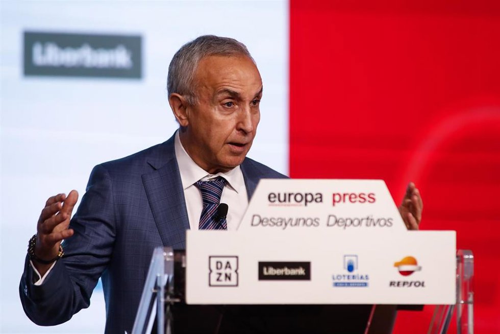 El presidente del Comité Olímpico Español, Alejandro Blanco, interviene en un Desayuno Deportivo de Europa Press