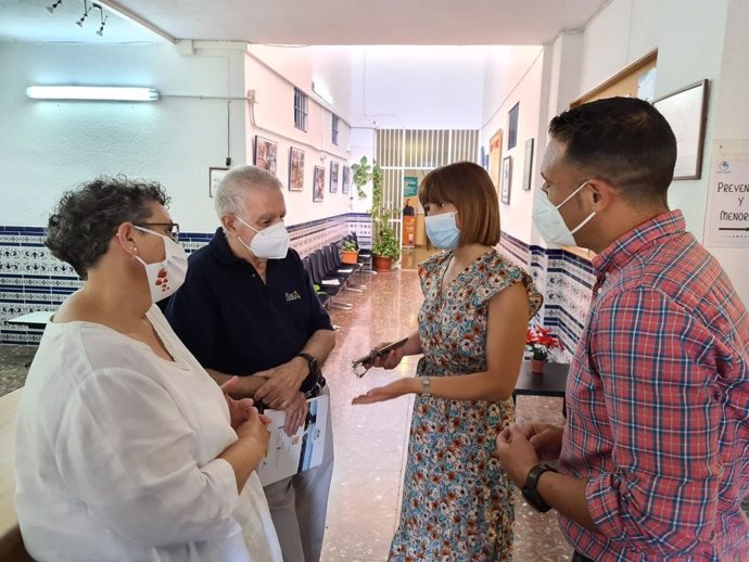 La vicesecretaria de Acción Sectorial del PP de Málaga, Ruth Sarabia, en una visita a la sede de Proyecto Hombre 