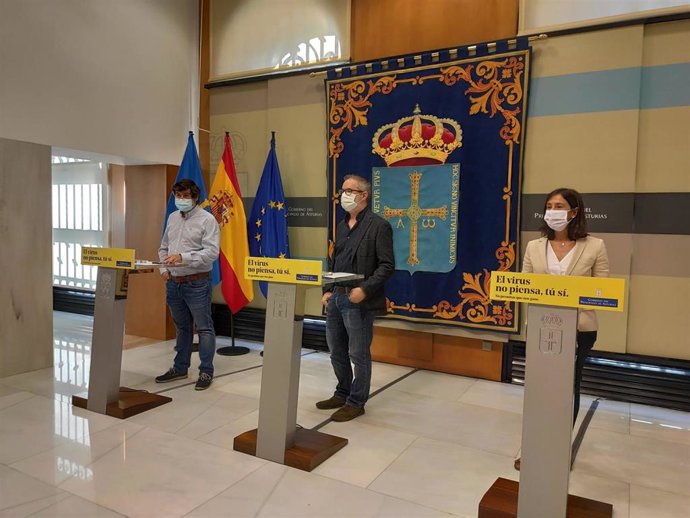 El Director general de Salud Pública, Rafael Cofiño; el Jefe del Servicio de Vigilancia Epidemiológica, Ismael Huerta, y la Coordinadora de Programas Covid, María José Villanueva