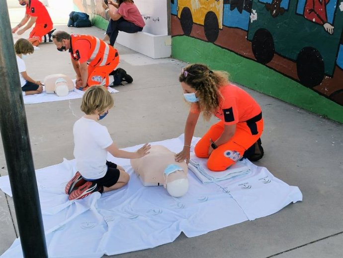 Niños de 5 años de un colegio de Marbella aprenden cómo actuar ante emergencias con contenidos adecuados a su edad