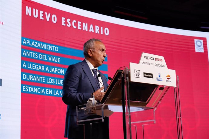 El presidente del Comité Olímpico Español, Alejandro Blanco, interviene en el Desayuno Deportivo de Europa Press