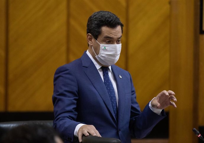 El presidente de la Junta de Andalucía, Juanma Moreno, en el Parlamento.