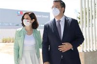 Presidente del Comité Europeo de las Regiones visita junto a Ayuso el Zendal: "Madrid no podría estar en mejores manos"