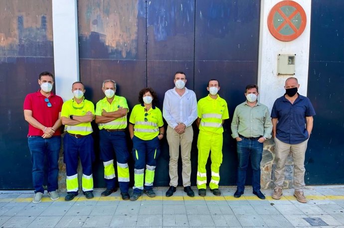 El responsable del Área de Cooperación y Asistencia a Municipios de la Diputación de Cádiz, Javier Pizarro, durante su visita a Algodonales para la reunión con la Brigada de Carreteras.