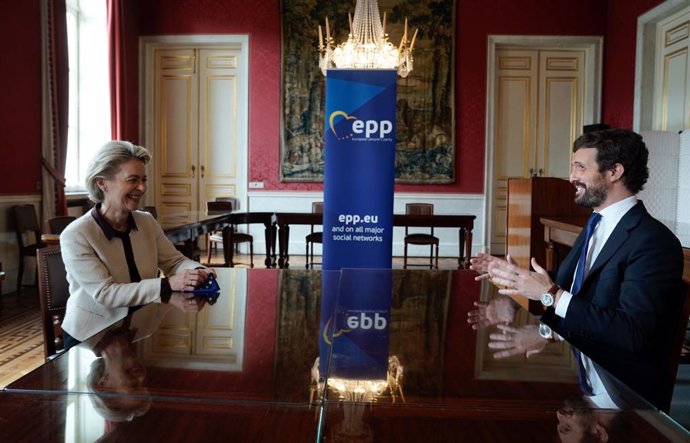 El presidente del PP, Pablo Casado, se reúne con la presidenta de la Comisión Europea, Urusula von der Leyen, en el marco de la reunión del PPE previa al Consejo Europeo. En Bruselas, a 24 de junio de 2021.