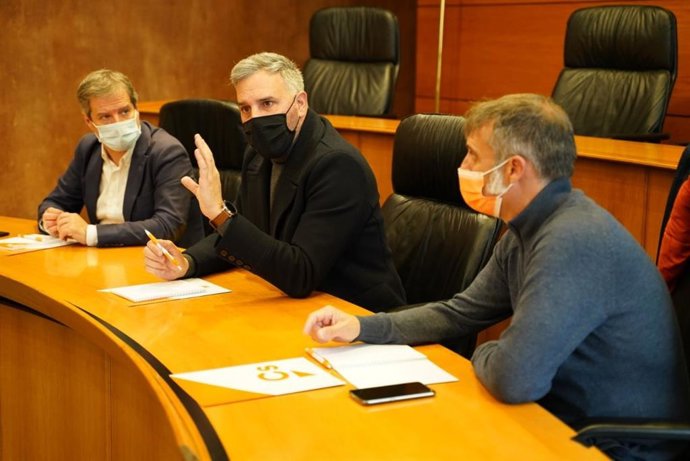 Archivo - El secretario nacional de Organización de Cs, Borja González, en las Cortes de Aragón.