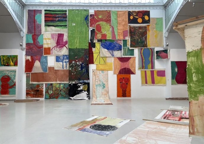 Archivo - Imagen de la exposición de Vivian Suter en el Palacio de Velázquez