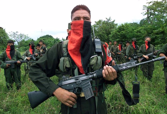 Archivo - Guerrilleros del Ejército de Liberación Nacional (ELN) colombiano,