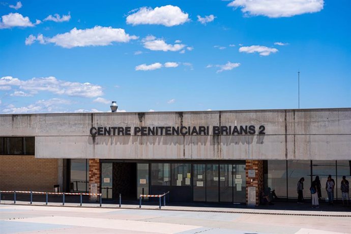 Fachada del Centro Penitenciario Brians 2 de Barcelona, prisión donde fue hallado muerto ayer el magnate del software de antivirus John McAfee
