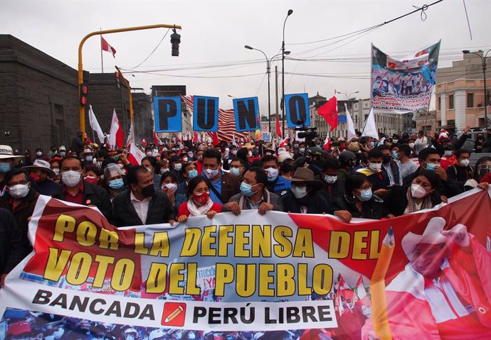 19 June 2021, Peru, Lima: People take part in a protest demanding the recognition of Pedro Castillo, the presidential candidate of the left-wing Free Peru party, as the winner of the presidential runoff. Photo: Carlos Garcia Granthon/ZUMA Wire/dpa