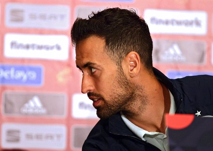 Archivo - 12 October 2020, Ukraine, Kiev: Spain's Sergio Busquets attends a press conference for the Spanish national team, ahead of Tuesday's UEFANations League soccer match against Ukraine. Photo: -/Ukrinform/dpa