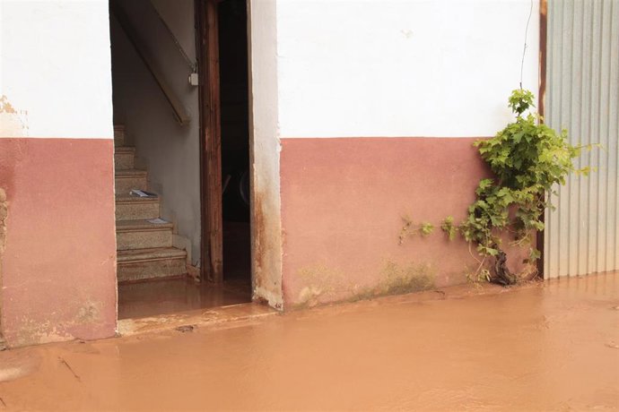 Una vivienda inundada, tras el paso de la fuerte tormenta, en el municipio de Fuenmayor, a 17 de junio de 2021, en La Rioja (España). Esta es la tercera tormenta en el municipio en menos de dos semanas. Las fuertes lluvias de la tarde de ayer, miércoles