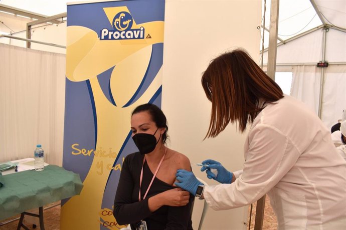 Imagen de la vacunación de los trabajadores de Procavi