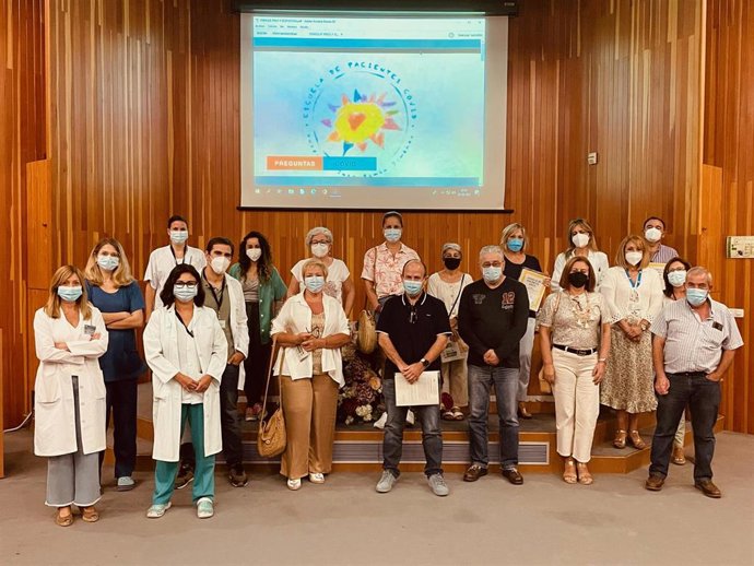 El Hospital Juan Ramón Jiménez acoge una nueva sesión de la escuela de pacientes Covid-19