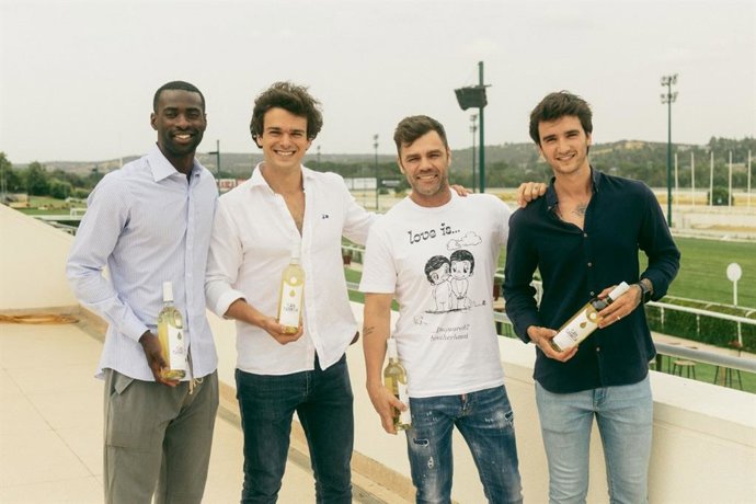 Equipo de Cría Cuervos al que se une como socio Fonsi Nieto