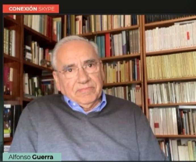 Archivo - El exvicepresidente del Gobierno y el diputado nacional del PSOE por Sevilla, Alfonso Guerra.