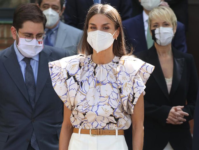 La Reina Letizia ha estrenado un favorecedor look en la reunión del Patronato de la Residencia de Estudiantes