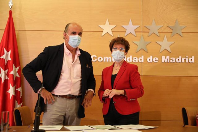 El viceconseller de Salut Pública i Pla covid-19 de la Comunitat de Madrid, Antonio Zapatero, i la directora general de Salut Pública, Elena Andradas