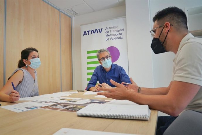 Reunión del conseller Arcadi España con el director de la ATMV, Manuel Martínez