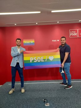 El portavoz del Grupo Parlamentario Socialista, Raúl Díaz, y el secretario de Organización de JSR, Roberto García en comparecencia de prensa