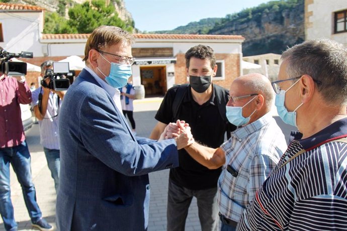 El president de la Generalitat, Ximo Puig, durant la seua visita a Vallibona (Castelló).