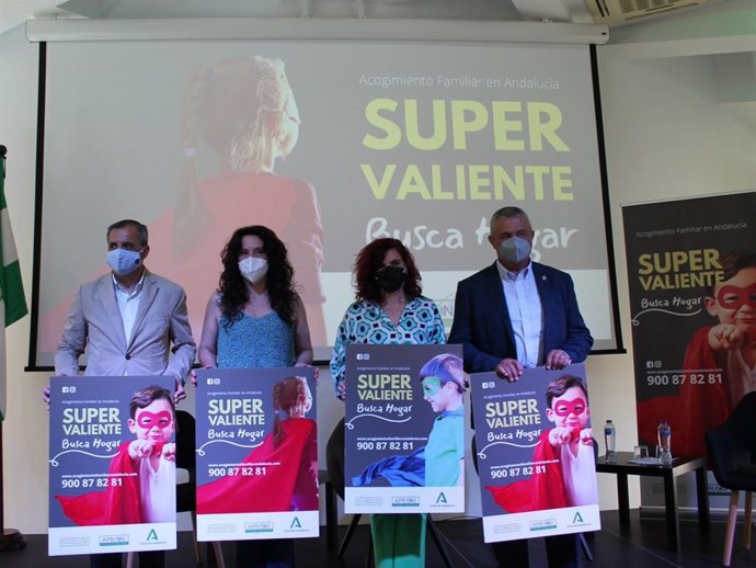 Junta inicia una nueva campaña para encontrar familia de acogida a los menores y adolescentes del sistema de protección