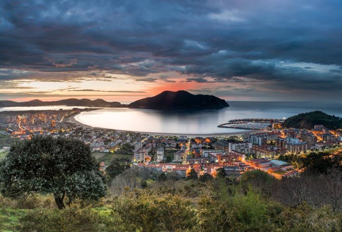 Archivo - Comprar una vivienda en costa de Cantabria es un 0,8% más caro que hace un año, según idealista