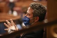 PP redobla su apuesta por los cuidados paliativos ante el "drama" de que "70.000 personas mueran sin acceder a ellos"